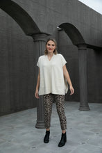 Load image into Gallery viewer, V Neck Short Sleeve Sweater