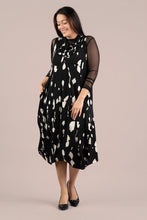 Load image into Gallery viewer, Sleeveless Dream Dress