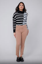 Load image into Gallery viewer, Renuar Pull on Pants
